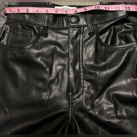 Abercrombie & Fitch 90’s Straight Faux Leather Pants - Picture 8 of 9